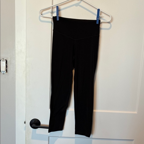 aerie Pants - Aerie Offline 3/4 length Black Leggings        B4